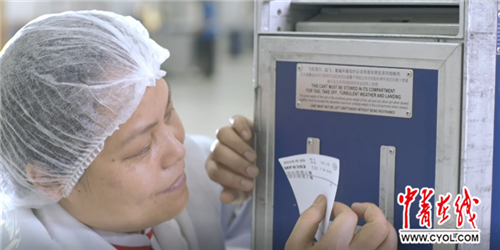 全程冷鏈制作,車間空氣都得符合衛生標準【十九大精神進央企】漲姿勢!帶你看一頓航空飛機餐是怎樣誕生的?